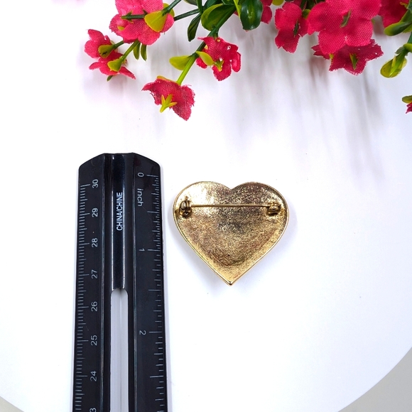 Stunning Aurora Borealis Crystal and Enamel Vintage Heart Shaped Brooch - Picture 4 of 4